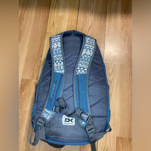 Dakine  printed backback - Picture 2 of 5